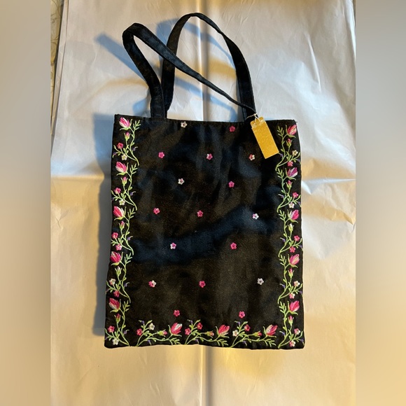 Small Black floral purse - Picture 1 of 6